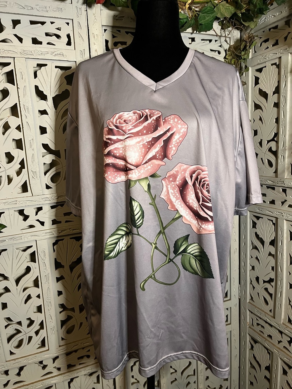 LOVELY LAVENDER GRAY WITH PINK ROSE GRAPHIC SHORT SLEEVE PLUS SIZE T-SHIRT TOP